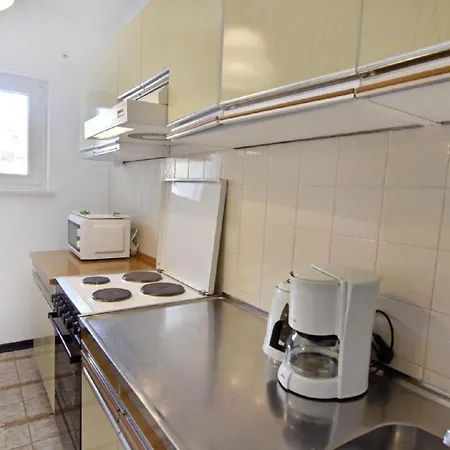 Einfache Und Geraeumige Apartman Umag