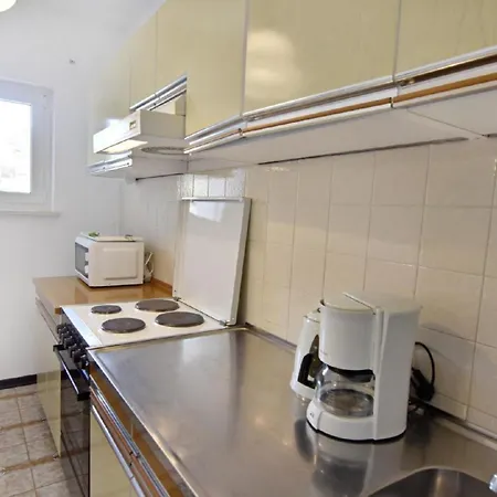 Einfache Und Geraeumige Apartment Umag