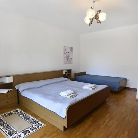 Einfache Und Geraeumige Apartment *