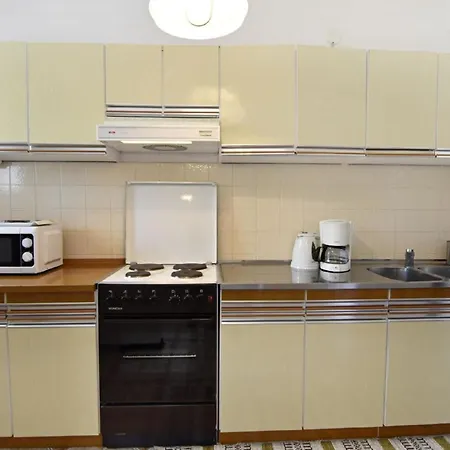 Apartment Einfache Und Geraeumige *