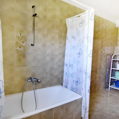 Apartment Einfache Und Geraeumige