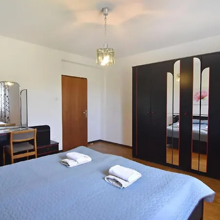 Einfache Und Geraeumige Apartment