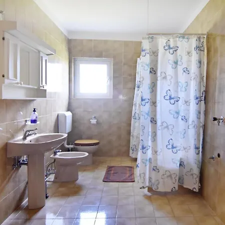 Einfache Und Geraeumige Apartment *