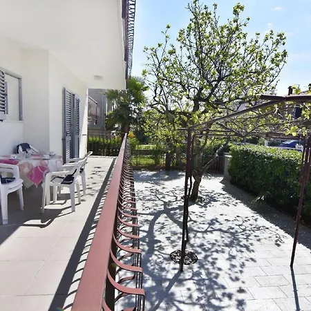 Einfache Und Geraeumige Apartment