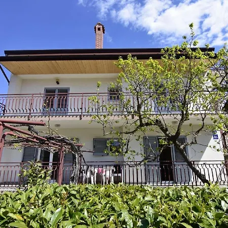 Einfache Und Geraeumige Apartment Umag
