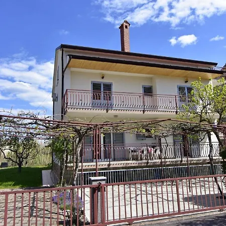 Apartment Einfache Und Geraeumige
